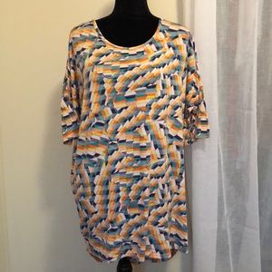 Irma top - LuLaRoe